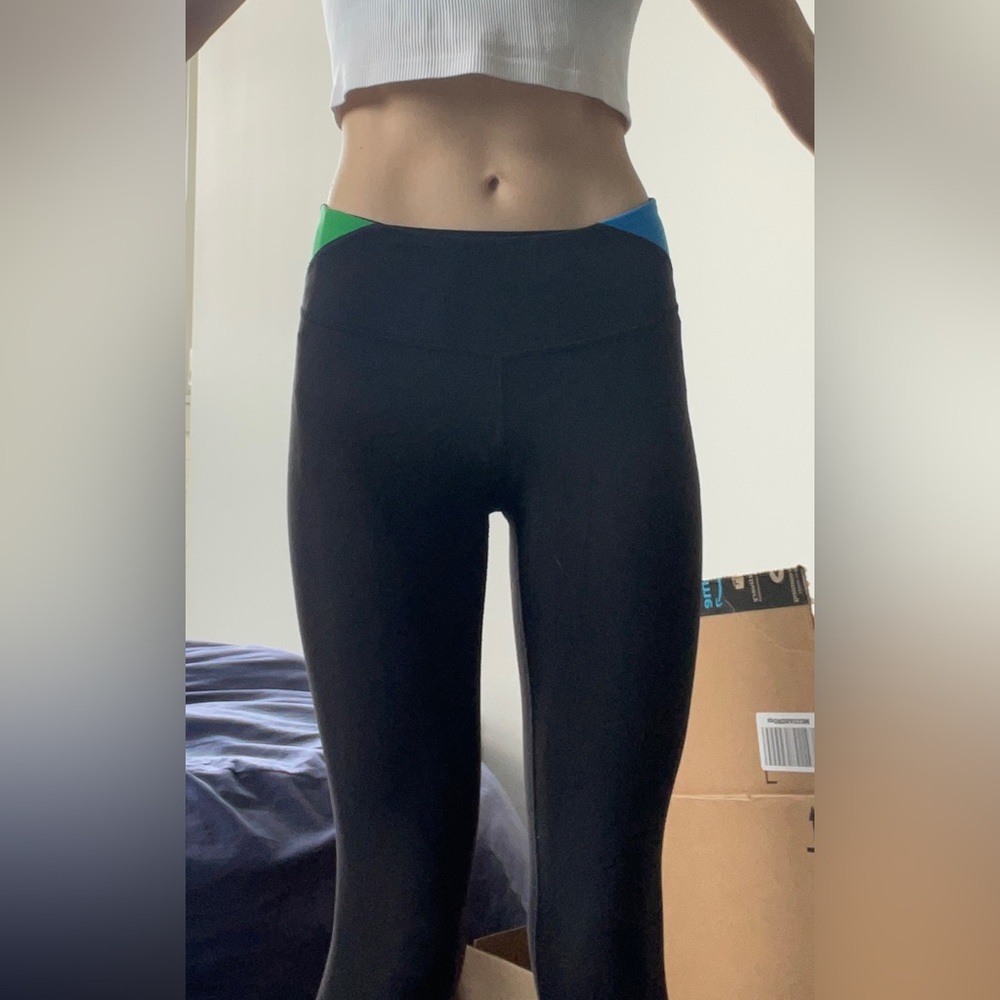 Black lulu 3/4 leggings. Women’s small.